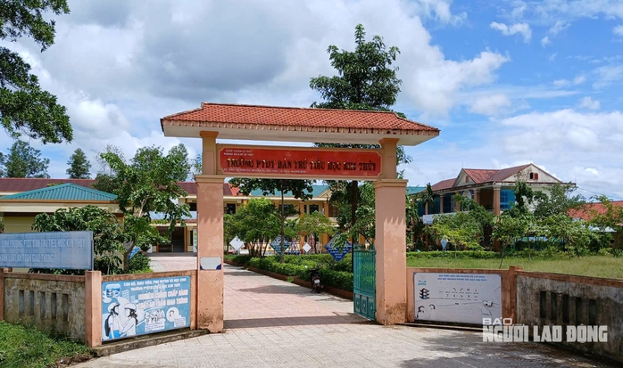 Phụ huynh "tẩy chay" nữ hiệu phó, gần 80 học sinh đồng loạt nghỉ học - Ảnh 1.