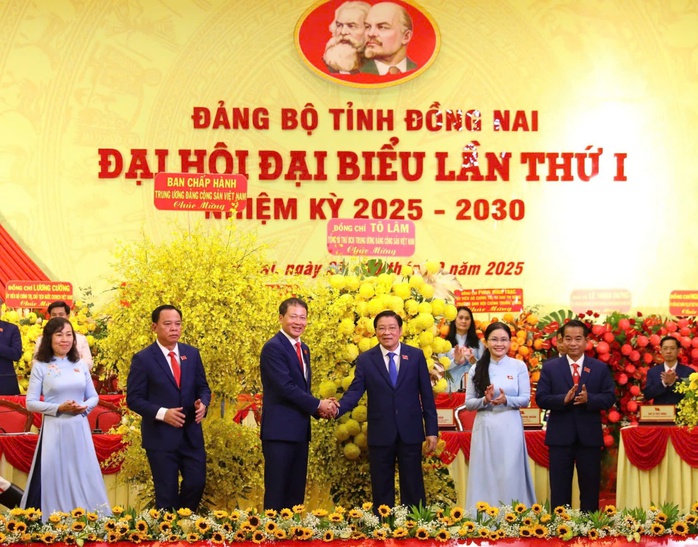Ông Vũ Hồng Văn tiếp tục giữ chức Bí thư Tỉnh ủy Đồng Nai nhiệm kỳ 2025 - 2030 - Ảnh 4.