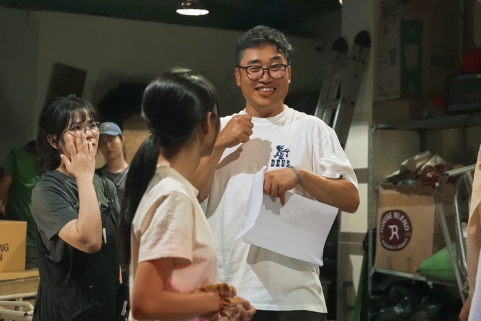 "Hoàng tử châu Á" Lee Kwang-soo "xịt keo" với Duy Khánh, Cù Thị Trà- Ảnh 5.