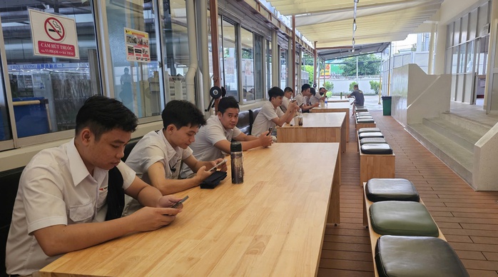 Một doanh nghiệp nước ngoài ở TP HCM chi 2 tỉ đồng để làm nơi giải trí cho người lao động - Ảnh 3.