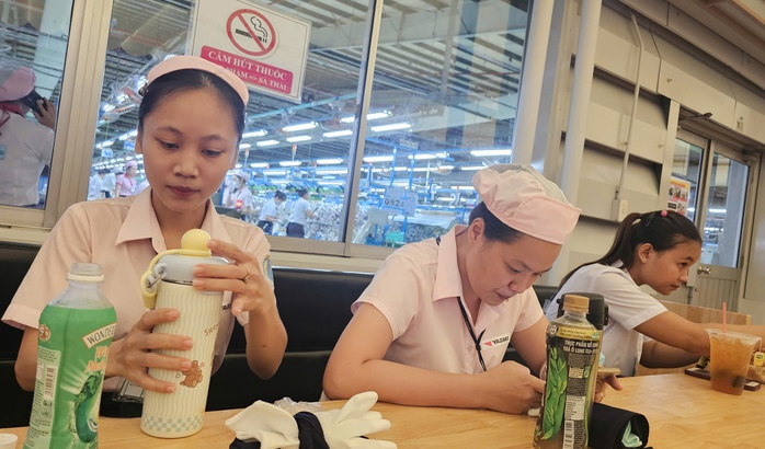 Một doanh nghiệp nước ngoài ở TP HCM chi 2 tỉ đồng để làm nơi giải trí cho người lao động - Ảnh 2.