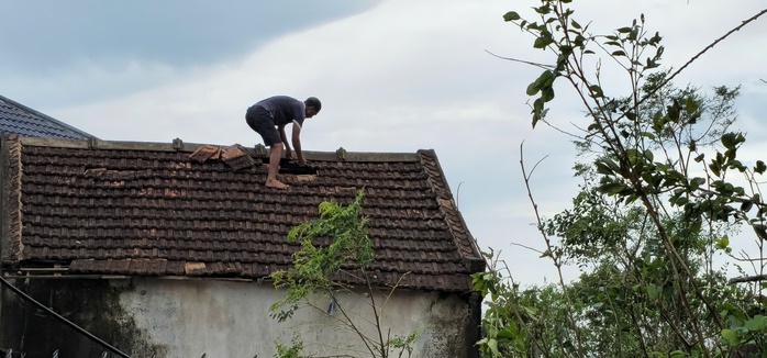 Bão cuốn đi hết toàn bộ tài sản của vợ chồng em rồi anh ơi! - Ảnh 12.