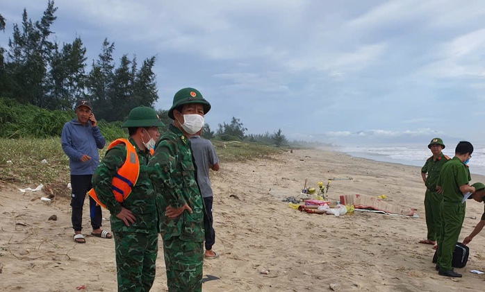 NÓNG: Phát hiện 2 thi thể nghi là nạn nhân vụ 9 ngư dân mất tích ở Quảng Trị- Ảnh 1.