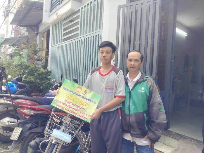 LĐLĐ TP HCM hỗ trợ gia đình đoàn viên nghiệp đoàn đặc biệt khó khăn - Ảnh 4.