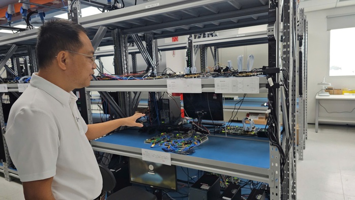 Cận cảnh phòng thí nghiệm triệu USD đặt tại TP HCM của "gã khổng lồ" bán dẫn toàn cầu - Ảnh 3.