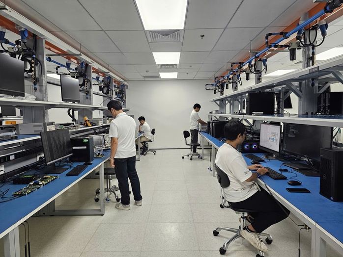 Cận cảnh phòng thí nghiệm triệu USD đặt tại TP HCM của "gã khổng lồ" bán dẫn toàn cầu - Ảnh 8.