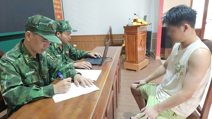 Dùng xuồng đưa 20 người Trung Quốc nhập cảnh trái phép vào đặc khu Vân Đồn- Ảnh 1. Dùng xuồng đưa 20 người Trung Quốc nhập cảnh trái phép vào đặc khu Vân Đồn- Ảnh 1.
