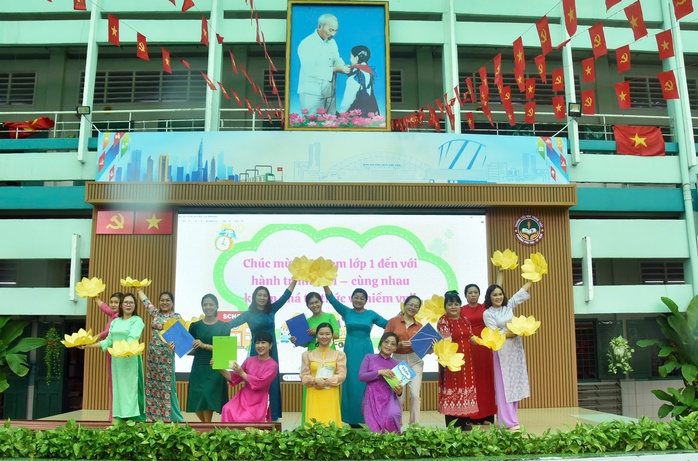 Hòa nhịp chung trong lễ khai giảng đặc biệt- Ảnh 1. Hòa nhịp chung trong lễ khai giảng đặc biệt- Ảnh 1.