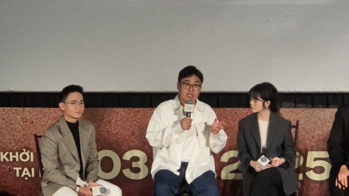 "Hoàng tử châu Á" Lee Kwang-soo hết trêu Hoàng Hà đến chọc Duy Khánh - Ảnh 7.