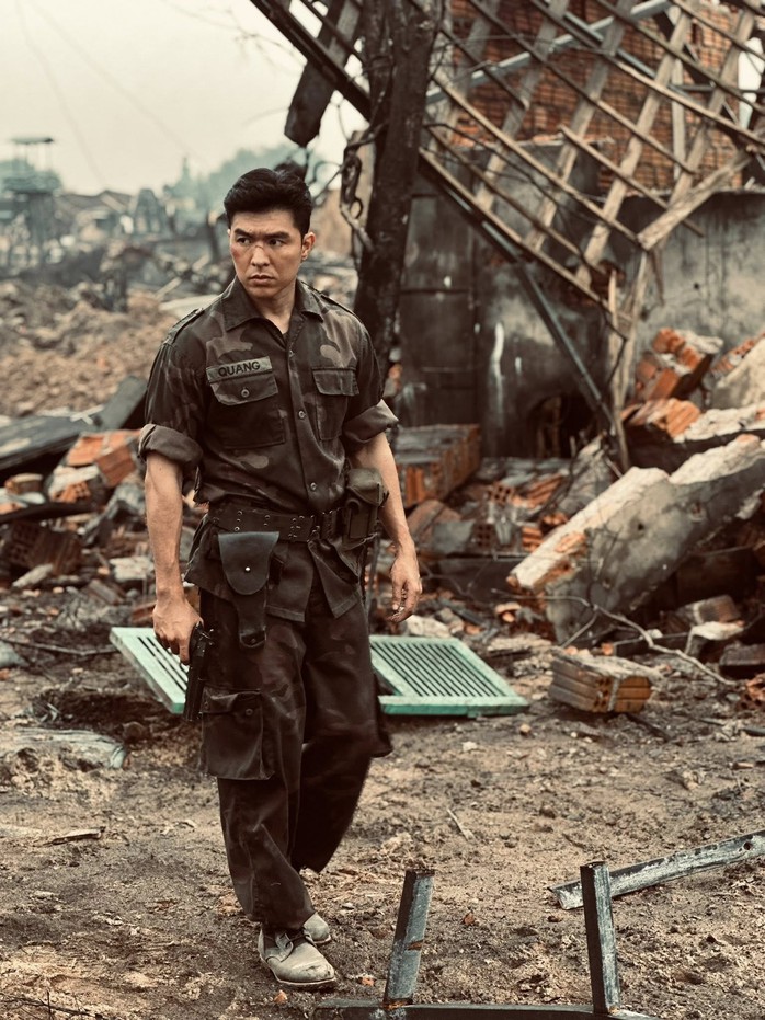Steven Nguyễn gây sốt với vai phản diện Quang trong "Mưa đỏ"- Ảnh 4. Steven Nguyễn gây sốt với vai phản diện Quang trong "Mưa đỏ"- Ảnh 4.