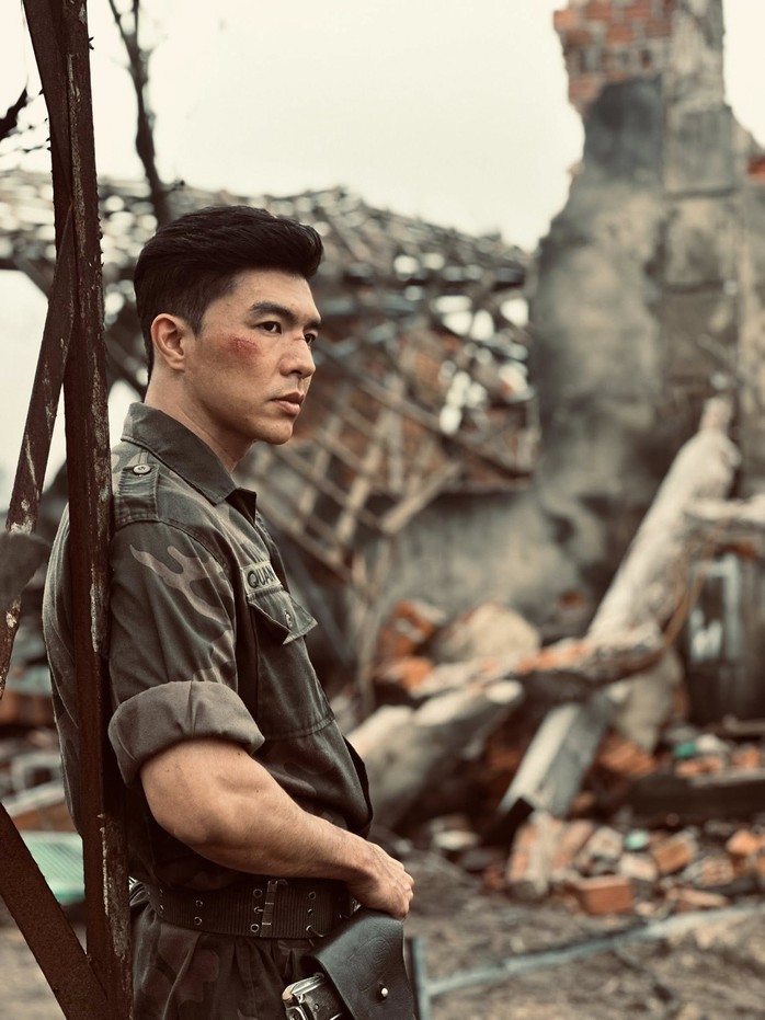 Steven Nguyễn gây sốt với vai phản diện Quang trong "Mưa đỏ"- Ảnh 1. Steven Nguyễn gây sốt với vai phản diện Quang trong "Mưa đỏ"- Ảnh 1.