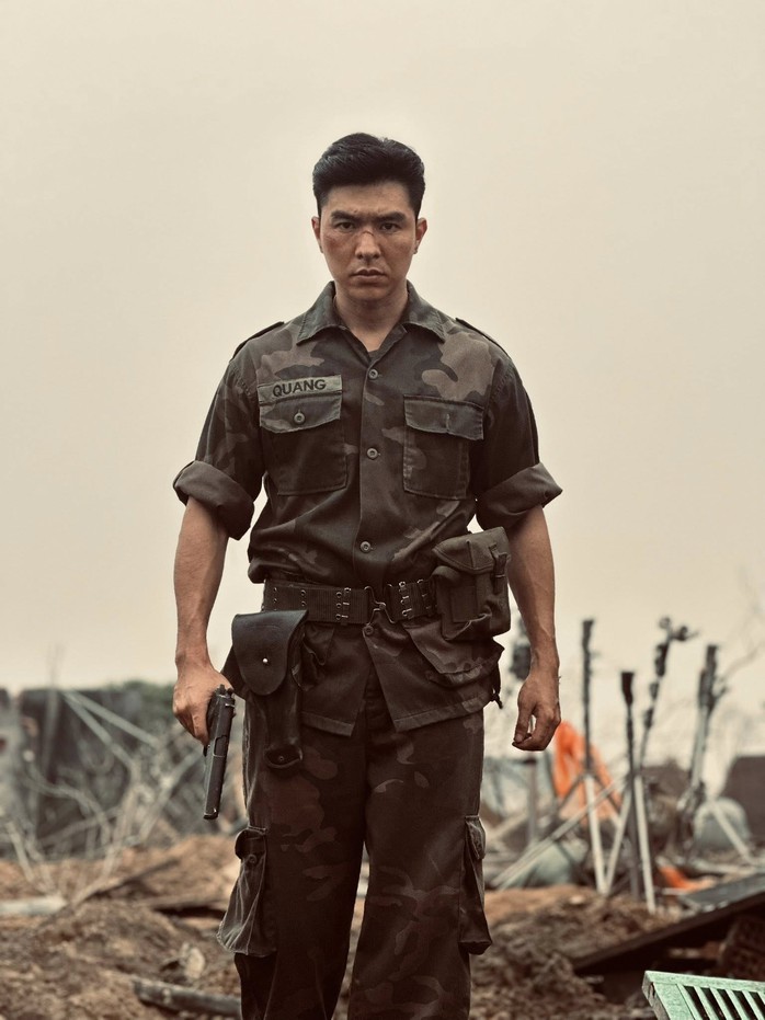 Steven Nguyễn gây sốt với vai phản diện Quang trong "Mưa đỏ"- Ảnh 3. Steven Nguyễn gây sốt với vai phản diện Quang trong "Mưa đỏ"- Ảnh 3.