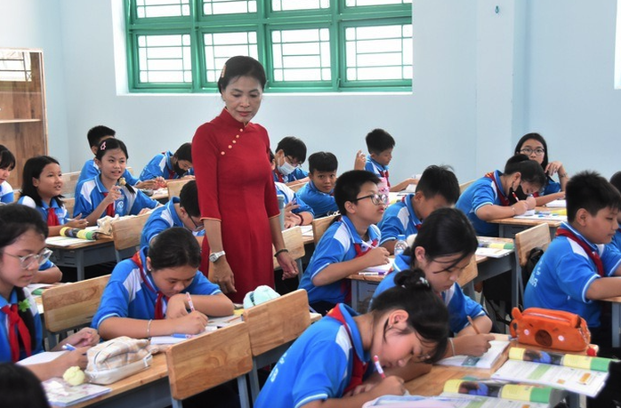 Năm học 2025-2026: Lương nhà giáo tăng từ 2-7 triệu đồng- Ảnh 1. Năm học 2025-2026: Lương nhà giáo tăng từ 2-7 triệu đồng- Ảnh 1.