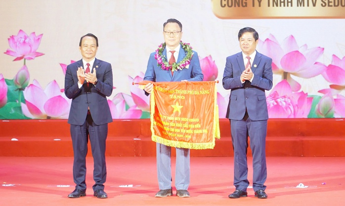 Chủ tịch Đà Nẵng: Thi đua yêu nước là động lực xây dựng thành phố hiện đại, giàu bản sắc
- Ảnh 1. Chủ tịch Đà Nẵng: Thi đua yêu nước là động lực xây dựng thành phố hiện đại, giàu bản sắc
- Ảnh 1.