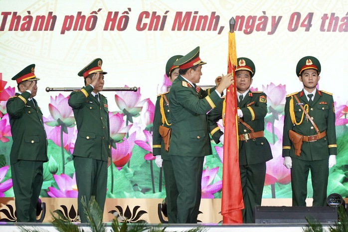 Bộ Tư lệnh TP HCM đón nhận Huân chương Quân công hạng Ba- Ảnh 2. Bộ Tư lệnh TP HCM đón nhận Huân chương Quân công hạng Ba- Ảnh 2.