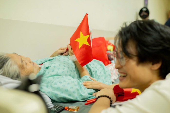 Động thái của Hà Anh Tuấn gây bão - Ảnh 2.