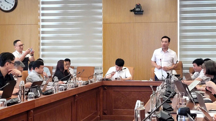 Hà Nội tăng rất mạnh giá thu gom rác, Bộ Nông nghiệp và Môi trường nói gì? - Ảnh 1. Hà Nội tăng rất mạnh giá thu gom rác, Bộ Nông nghiệp và Môi trường nói gì? - Ảnh 1.