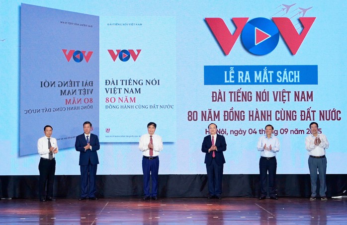 Ra mắt sách "Đài Tiếng nói Việt Nam - 80 năm đồng hành cùng đất nước"- Ảnh 1. Ra mắt sách "Đài Tiếng nói Việt Nam - 80 năm đồng hành cùng đất nước"- Ảnh 1.