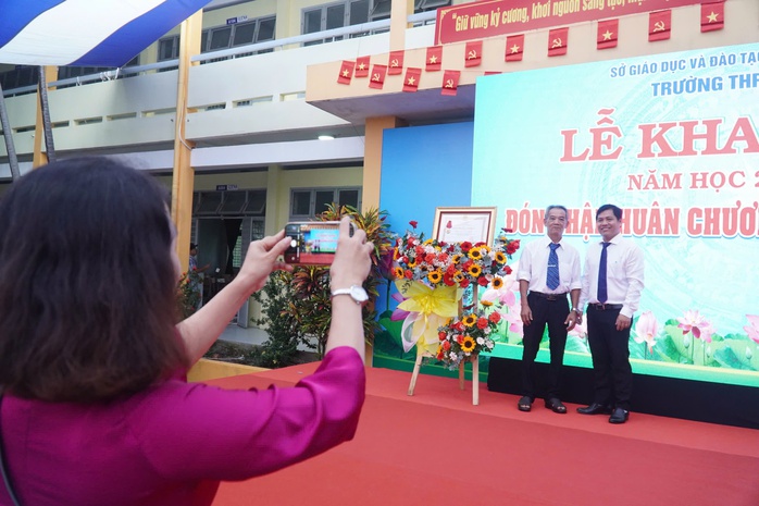 Tưng bừng khai giảng năm học mới đặc biệt chưa từng có - Ảnh 2.