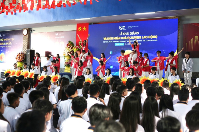 Trọn vẹn niềm vui ngày khai trường - Ảnh 1. Trọn vẹn niềm vui ngày khai trường - Ảnh 1.