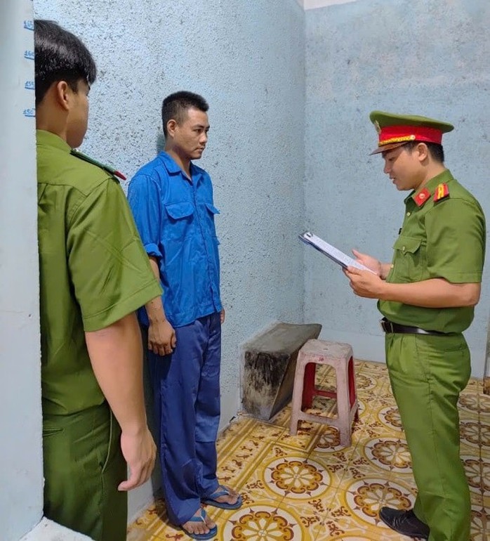 Bắt tạm giam nam thanh niên lao xe vào lực lượng công an ở Lâm Đồng - Ảnh 1.