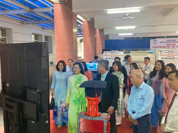 Tưng bừng khai giảng năm học mới đặc biệt chưa từng có - Ảnh 8.