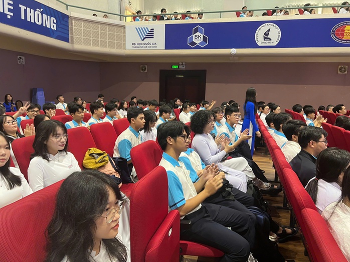 Tưng bừng khai giảng năm học mới đặc biệt chưa từng có - Ảnh 35.