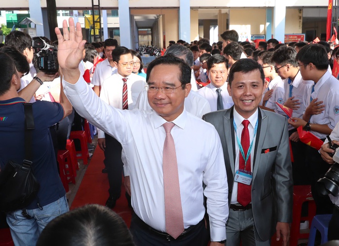 Tưng bừng khai giảng năm học mới đặc biệt chưa từng có - Ảnh 18.