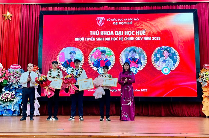 Hành động đẹp của nam thủ khoa Trường ĐH Luật Huế- Ảnh 3.