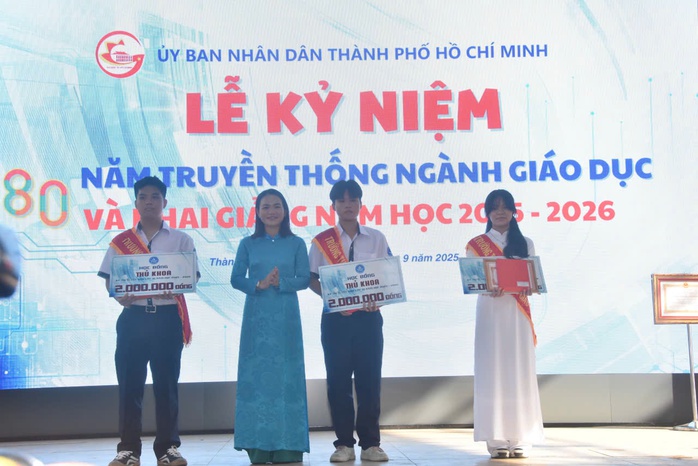 Tưng bừng khai giảng năm học mới đặc biệt chưa từng có - Ảnh 30.