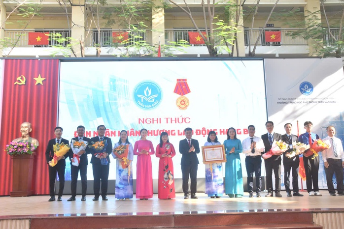 Tưng bừng khai giảng năm học mới đặc biệt chưa từng có - Ảnh 32.