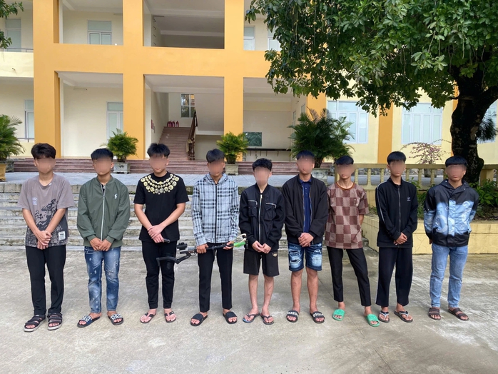 Hơn chục thiếu niên mang hung khí hẹn “quyết chiến” lúc nửa đêm ở Quảng Trị - Ảnh 1. Hơn chục thiếu niên mang hung khí hẹn “quyết chiến” lúc nửa đêm ở Quảng Trị - Ảnh 1.
