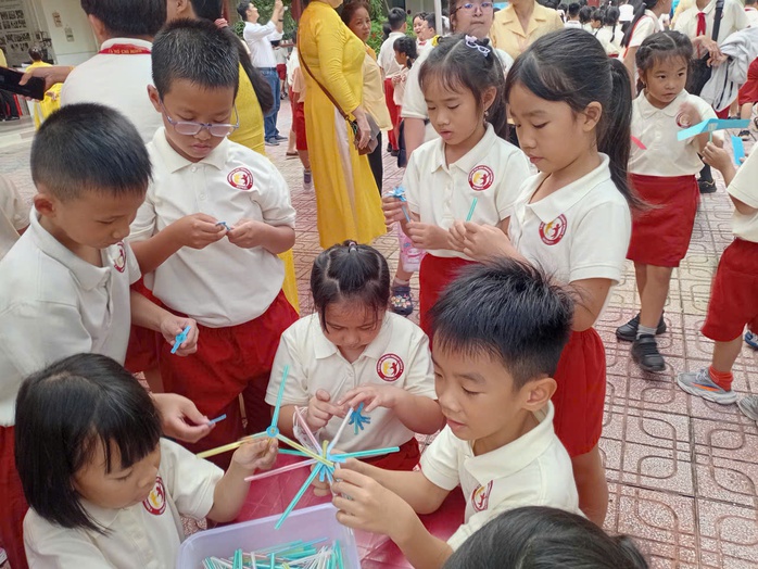 Nhiều cảm xúc trong ngày khai giảng đặc biệt của học sinh đầu cấp- Ảnh 12.