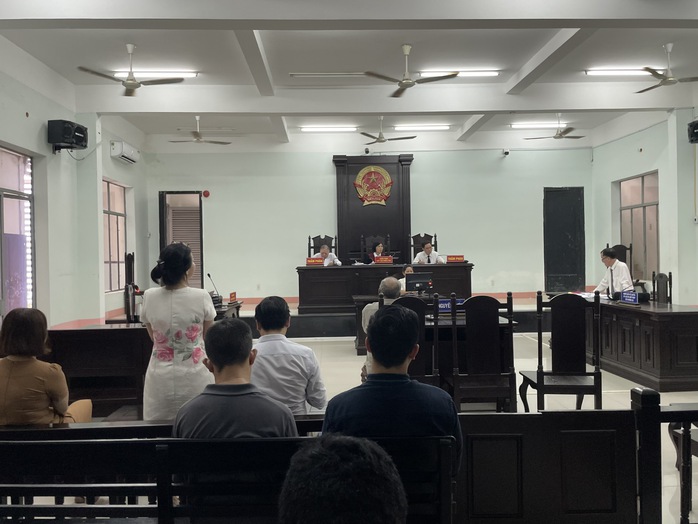 Chủ tịch UBND tỉnh Khánh Hòa vắng mặt không lý do tại phiên tòa hành chính - Ảnh 1.