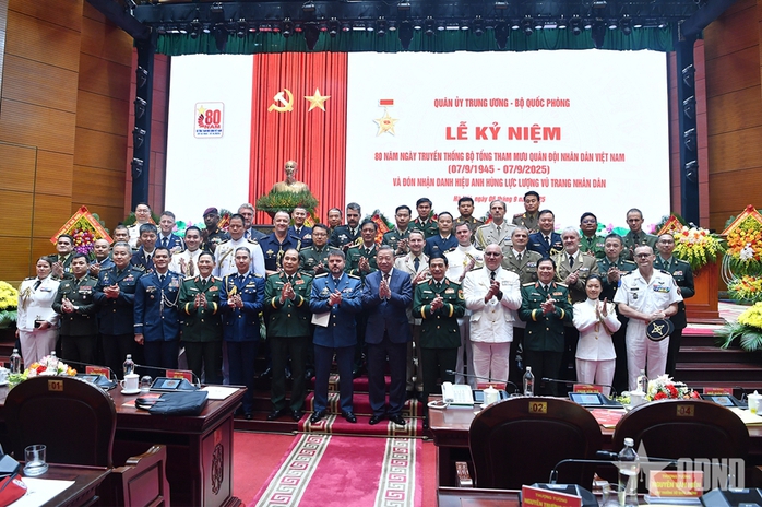 Tổng Bí thư Tô Lâm trao Danh hiệu Anh hùng Lực lượng vũ trang cho Bộ Tổng Tham mưu QĐND- Ảnh 3. Tổng Bí thư Tô Lâm trao Danh hiệu Anh hùng Lực lượng vũ trang cho Bộ Tổng Tham mưu QĐND- Ảnh 3.