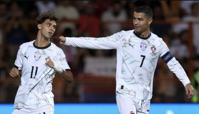 Ronaldo 40 tuổi "gánh hàng công", Bồ Đào Nha thắng Armenia 5-0- Ảnh 6. Ronaldo 40 tuổi "gánh hàng công", Bồ Đào Nha thắng Armenia 5-0- Ảnh 6.