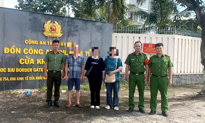 Nhận thông tin từ công an ở Hà Nội, công an tại Tây Ninh giải cứu kịp thời cô gái 18 tuổi
- Ảnh 1. Nhận thông tin từ công an ở Hà Nội, công an tại Tây Ninh giải cứu kịp thời cô gái 18 tuổi
- Ảnh 1.