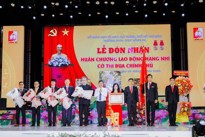 Ca nhạc sĩ Kỳ Phương (trưởng nhóm Techno đình đám một thời) bây giờ ra sao? - Ảnh 1.