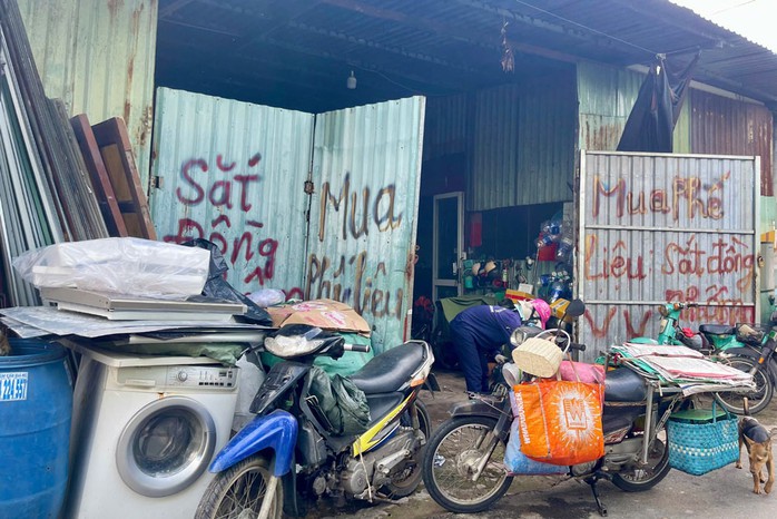 Hiểm họa tiềm tàng từ hàng ngàn vựa phế liệu - Ảnh 2. Hiểm họa tiềm tàng từ hàng ngàn vựa phế liệu - Ảnh 2.