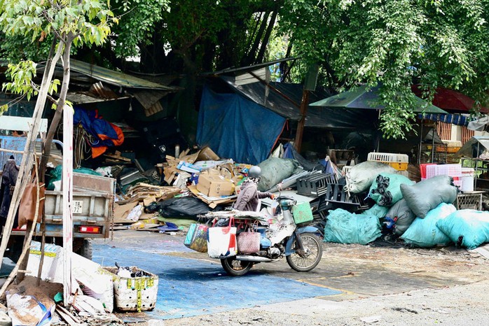 Hiểm họa tiềm tàng từ hàng ngàn vựa phế liệu - Ảnh 1. Hiểm họa tiềm tàng từ hàng ngàn vựa phế liệu - Ảnh 1.