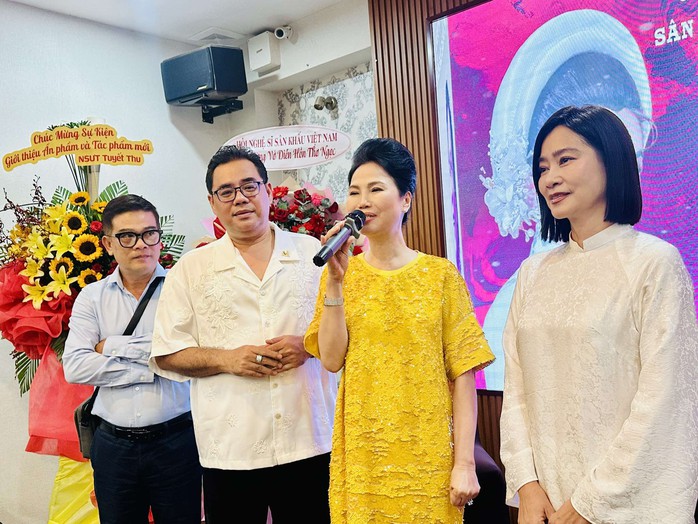 Ra mắt sách và vở "Hồn thơ ngọc" tưởng nhớ tác giả Lê Duy Hạnh - Ảnh 8.