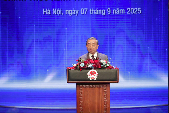 Tổng Bí thư Tô Lâm trao tặng Huân chương Lao động hạng nhất cho Đài Truyền hình Việt Nam- Ảnh 4. Tổng Bí thư Tô Lâm trao tặng Huân chương Lao động hạng nhất cho Đài Truyền hình Việt Nam- Ảnh 4.