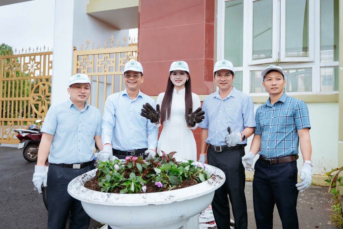 Hoa hậu Trần Thị Mỹ Linh phát động phong trào xanh tại quê nhà - Ảnh 2.