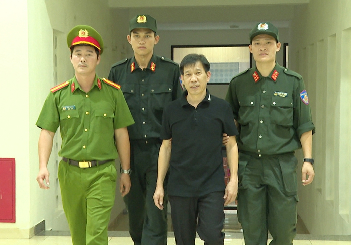 Mạnh "gỗ" giữ vai trò gì trong băng nhóm tội phạm của "trùm giang hồ" Vi "ngộ"?- Ảnh 1. Mạnh "gỗ" giữ vai trò gì trong băng nhóm tội phạm của "trùm giang hồ" Vi "ngộ"?- Ảnh 1.