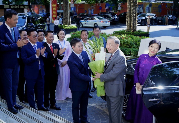 Tổng Bí thư Tô Lâm trao tặng Huân chương Lao động hạng nhất cho Đài Truyền hình Việt Nam- Ảnh 2. Tổng Bí thư Tô Lâm trao tặng Huân chương Lao động hạng nhất cho Đài Truyền hình Việt Nam- Ảnh 2.