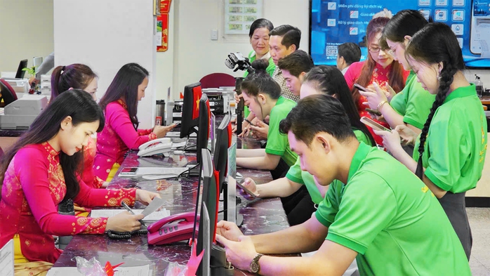 7 thí sinh chung kết Chuông Vàng vọng cổ thăm, tri ân đơn vị 20 năm đồng hành- Ảnh 3. 7 thí sinh chung kết Chuông Vàng vọng cổ thăm, tri ân đơn vị 20 năm đồng hành- Ảnh 3.