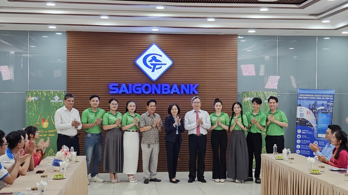 7 thí sinh chung kết Chuông Vàng vọng cổ thăm, tri ân đơn vị 20 năm đồng hành- Ảnh 1. 7 thí sinh chung kết Chuông Vàng vọng cổ thăm, tri ân đơn vị 20 năm đồng hành- Ảnh 1.