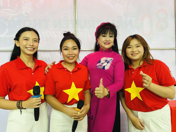 "Sân khấu học đường" khởi động tại TP HCM: Lan tỏa tình yêu âm nhạc và nghệ thuật dân tộc- Ảnh 11. "Sân khấu học đường" khởi động tại TP HCM: Lan tỏa tình yêu âm nhạc và nghệ thuật dân tộc- Ảnh 11.