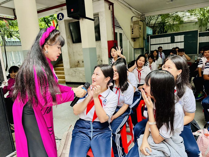 "Sân khấu học đường" khởi động tại TP HCM: Lan tỏa tình yêu âm nhạc và nghệ thuật dân tộc- Ảnh 4. "Sân khấu học đường" khởi động tại TP HCM: Lan tỏa tình yêu âm nhạc và nghệ thuật dân tộc- Ảnh 4.
