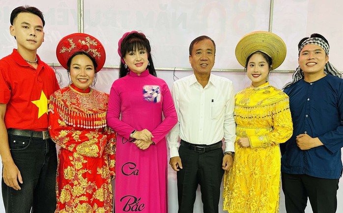 "Sân khấu học đường" khởi động tại TP HCM: Lan tỏa tình yêu âm nhạc và nghệ thuật dân tộc- Ảnh 7. "Sân khấu học đường" khởi động tại TP HCM: Lan tỏa tình yêu âm nhạc và nghệ thuật dân tộc- Ảnh 7.